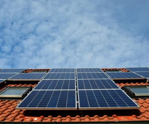 Bye bye Hydro: des économies de 835$ en 9 mois grâce à des panneaux solaires pour sa thermopompe
